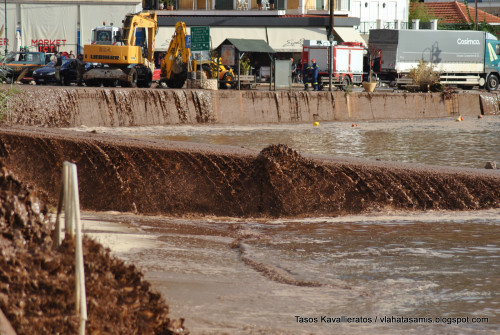 Βίντεο δείχνει πως «βούλιαξε» στη λάσπη η Κεφαλλονιά