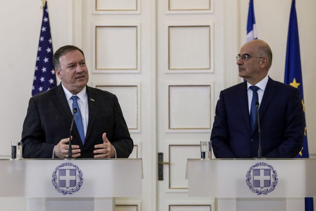 Έξαλλοι οι Τούρκοι στο Twitter: Ο Μ.Πομπέο θαυμάζει το «Αβέρωφ» να βυθίζει τουρκικό πλοίο (φώτο)