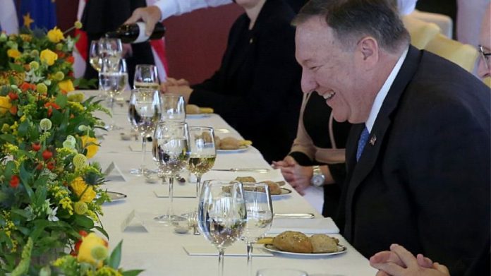 Μάικ Πομπέο: Το δείπνο με τους λαχανοντολμάδες αυγολέμονο και ψάρι