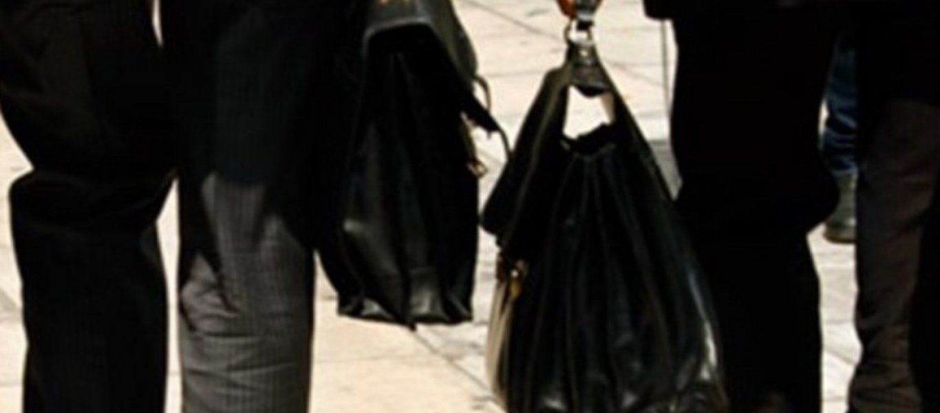 Λάρισα: Εφοριακοί μεταμφιεσμένοι σε… εθελόντριες – «Πάγωσε» ο ιδιοκτήτης του καταστήματος μόλις αποκαλύφθηκαν