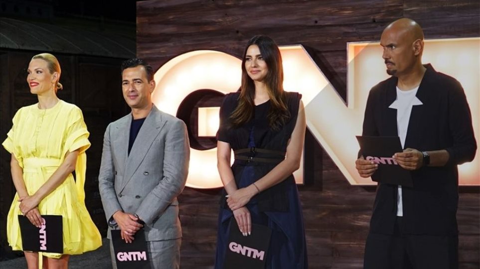 GNTM 2: Επίδοξο μοντέλο έβαλε τα κλάματα – Φοβόταν να φωτογραφηθεί με φίδι (βίντεο)