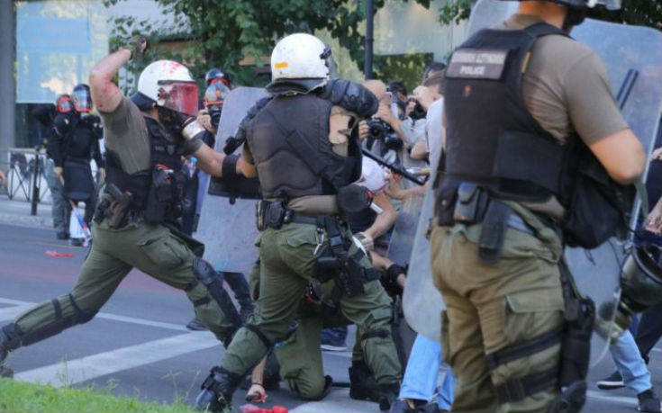 Επίθεση σε αστυνομικούς από το ΠΑΜΕ: Αναγνωρίστηκε ένα άτομο – Σχηματίστηκε δικογραφία