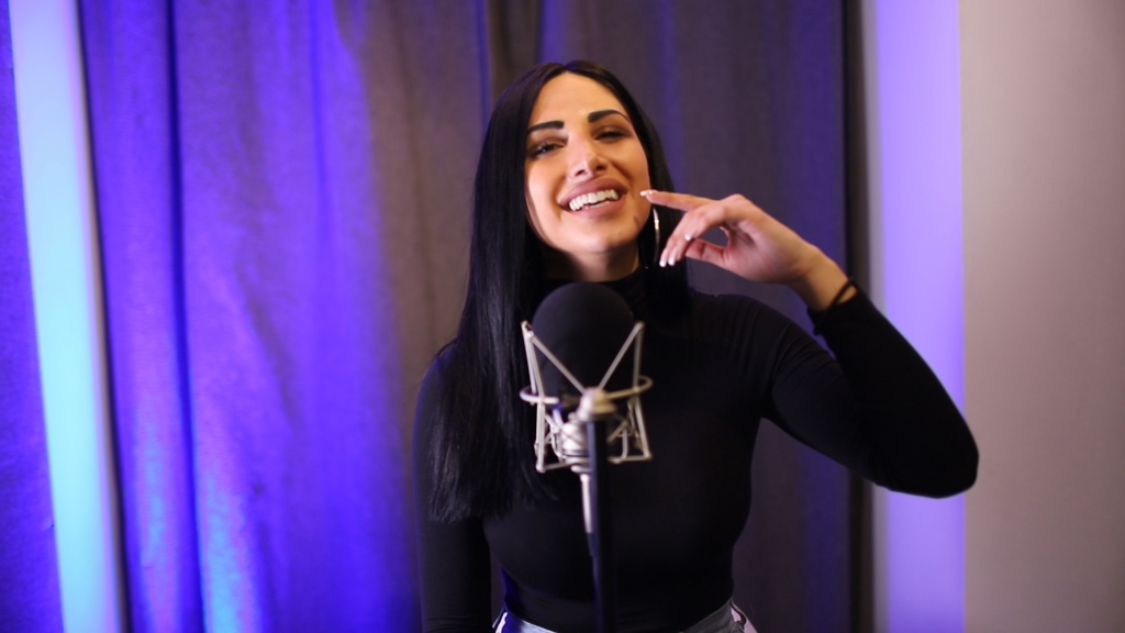 Η Λένα Ζευγαρά είναι η γυναίκα που όλοι θέλουν να… «αμαρτήσουν» μαζί της (βίντεο-φωτο)