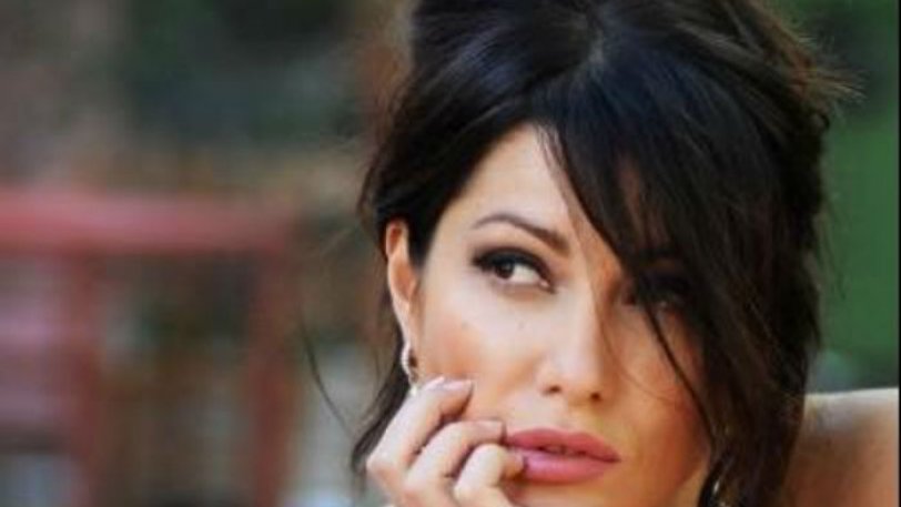 Κλέλια Ρένεση: Βόλτα με την κόρη της στο Παγκράτι (φωτο)