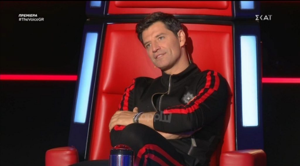 The Voice: Η γιαγιά που «τρέλανε» τον Σάκη Ρουβά – Ανέβηκε στη σκηνή και έβγαλε selfie με μαζί του (βίντεο)
