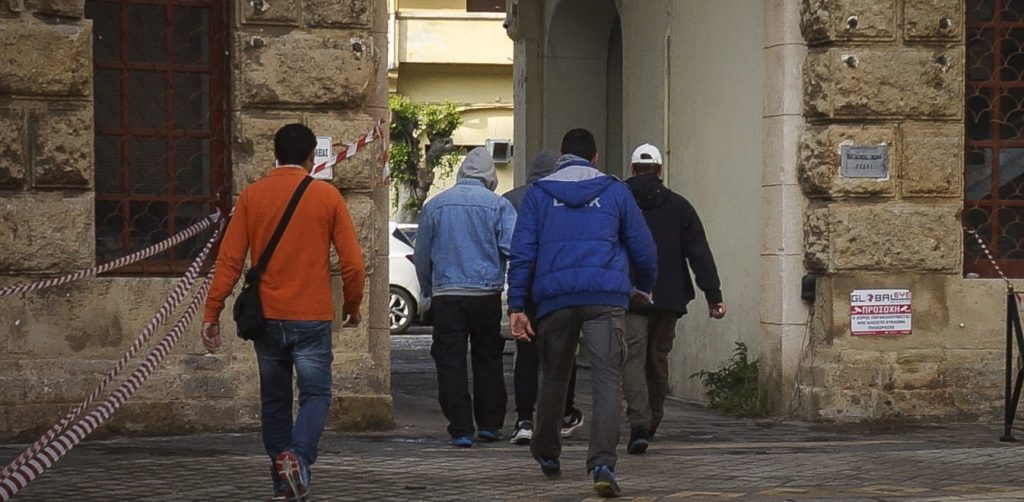 Στο εδώλιο για βιασμό νεαρής ΑμΕΑ ο 20χρονος Αλβανός που κατηγορείται για τη δολοφονία της Ε.Τοπαλούδη