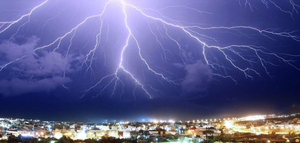 Δεν φαντάζεστε πως φαίνονται οι κεραυνοί στη Γη από το Διάστημα (βίντεο)