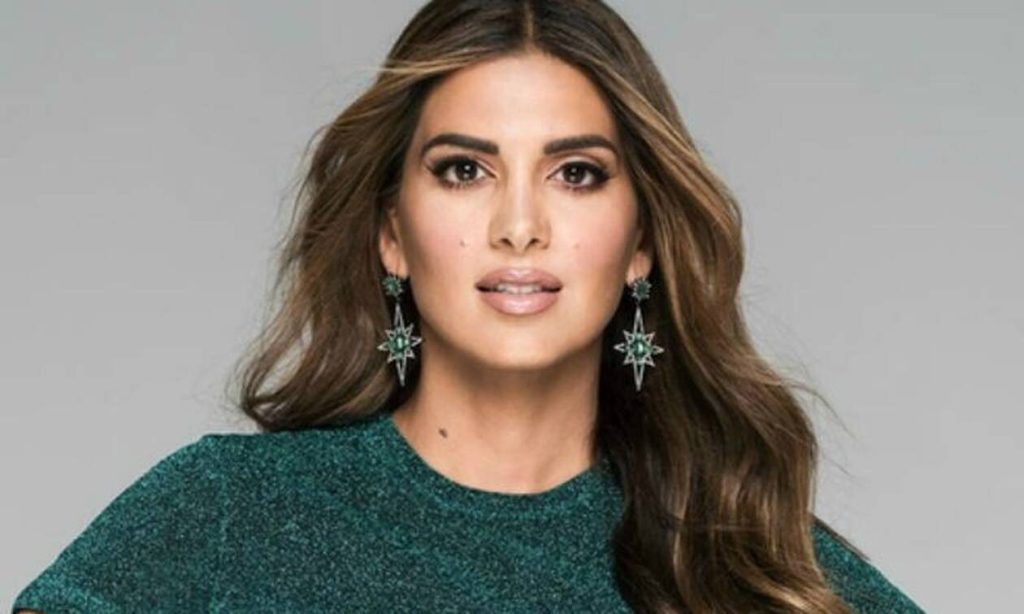 H Σταματίνα Τσιμτσιλή ποζάρει με φίδια στον ώμο της σαν μοντέλο GNTM (φωτο)