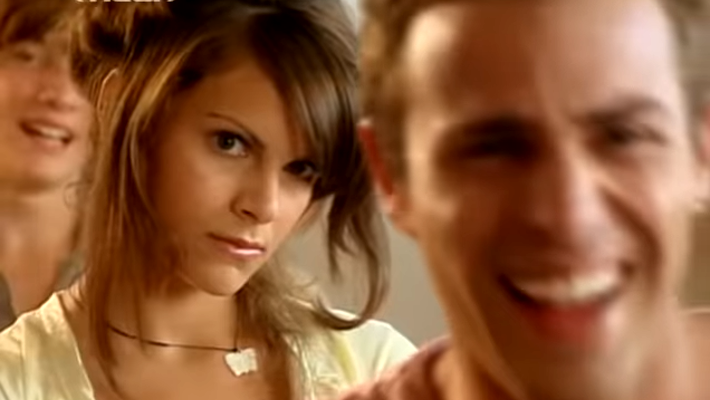 Η plus size Λίζα από τους «Λατρεμένους μου Γείτονες» φωτογραφίζεται με εσώρ0uχα και… κλείνει στόματα (Pic)