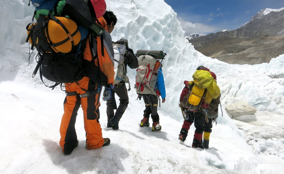 Γιατί οι ορειβάτες στο Έβερεστ αφήνουν ανέγγιχτα τα πτώματα που βρίσκουν… (φωτο)