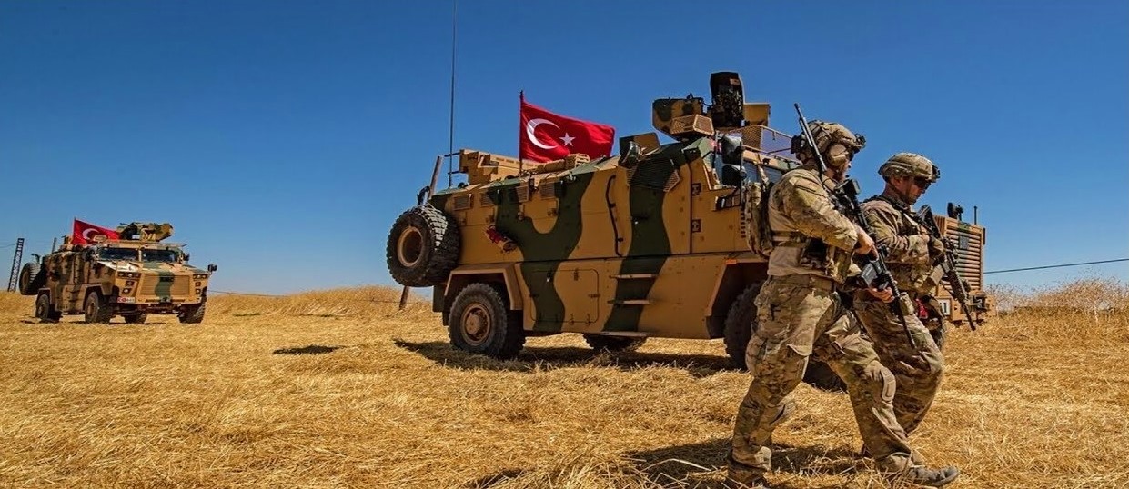 Το πρώτο τουρκικό κομβόι στα σύνορα με Συρία – Οι Κούρδοι ζητούν βοήθεια από Μόσχα & Δαμασκό