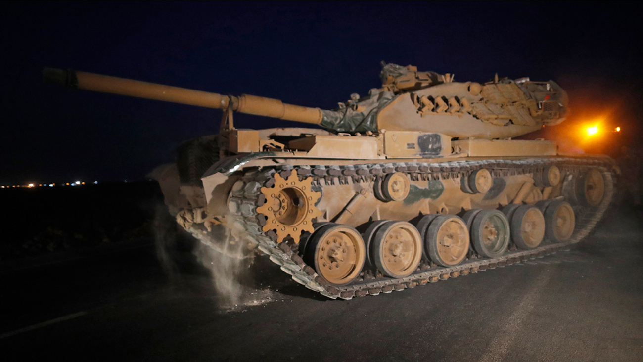 Βίντεο: Τουρκικό πυροβολικό βάλλει κατά του YPG – Φάλαγγες οχημάτων μπαίνουν στη Συρία