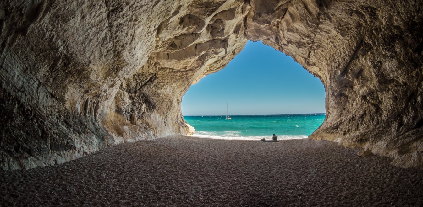 Κρήτη: 5 σπηλιές λεπρών μετατράπηκαν σε Airbnb (βίντεο)