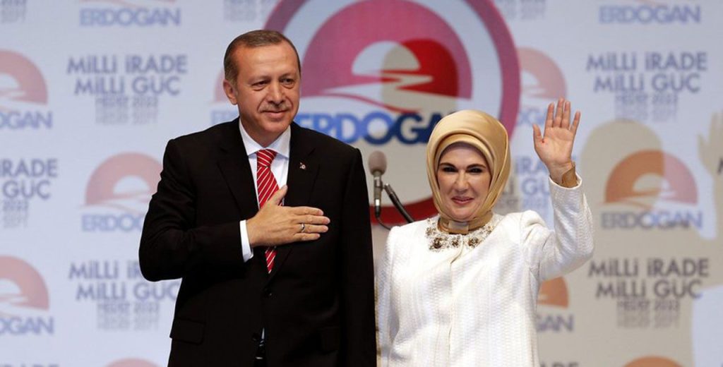 Ταραχή προκάλεσε η Εμινέ Ερντογάν στο Βελιγράδι – Απειλήθηκε συμπλοκή