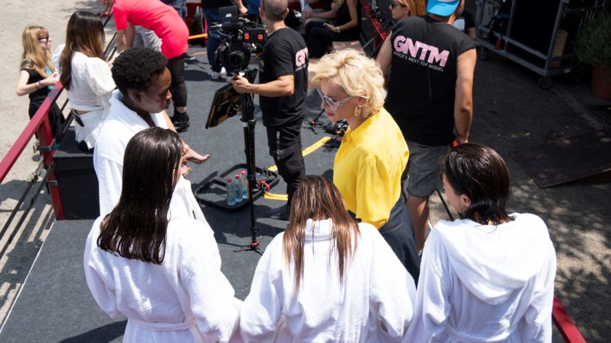 GNTM 2: Ζευγάρι τσακώθηκε γιατί ο άνδρας έκανε «καμάκι» στα μοντέλα (βίντεο)