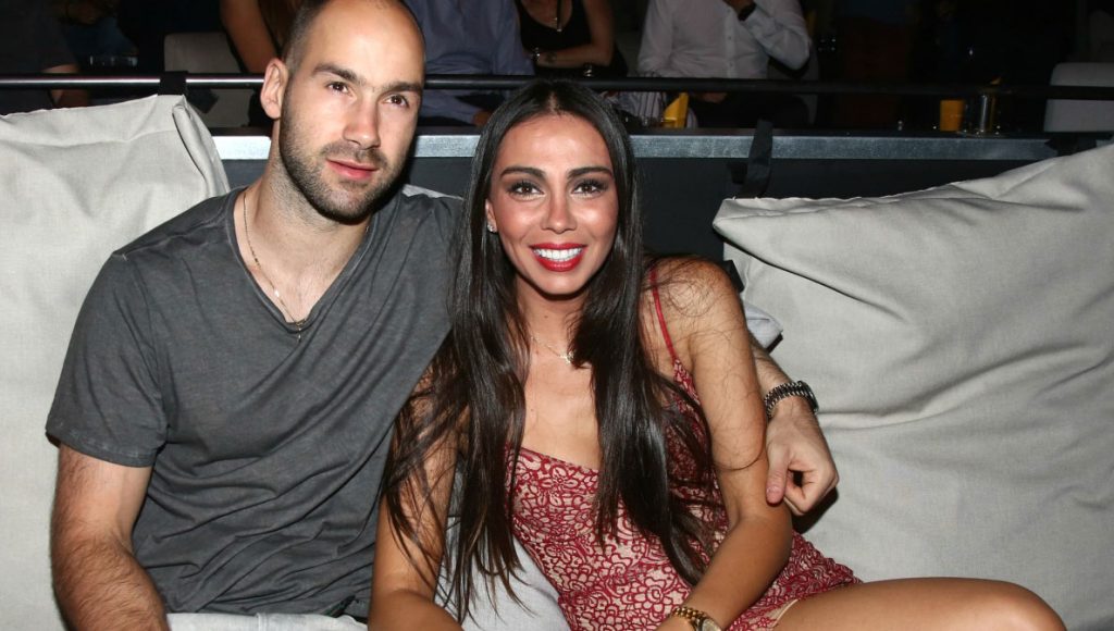 «Πυροβολεί» ασταμάτητα ο Β.Σπανούλης- Έγκυος στο 6ο τους παιδί η Ο. Χοψονίδου (βίντεο)