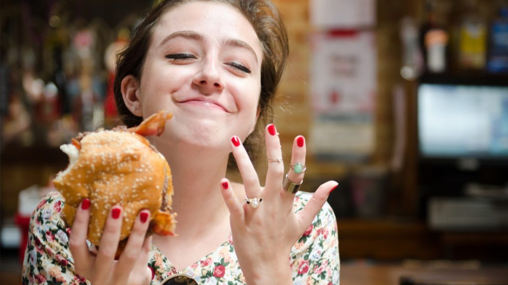 Για ποιο λόγο τρώμε ενώ δεν πεινάμε; – Η απορία πολλών