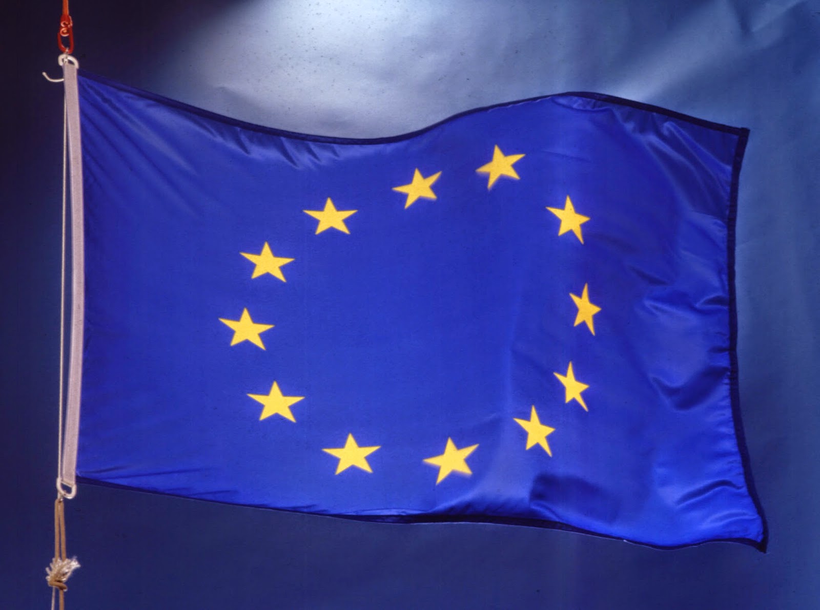 Η ΕΕ αφαίρεσε την Ελβετία και τα Ηνωμένα Αραβικά Εμιράτα από τις λίστες με τους φορολογικούς παραδείσους