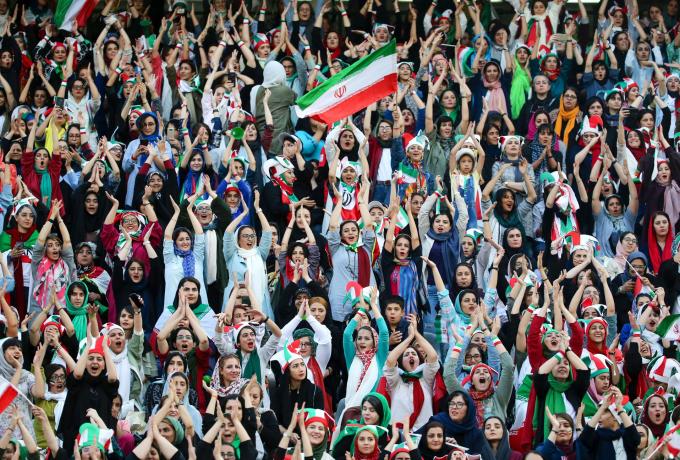 Ιστορική απόφαση: Μετά από 40 (!) χρόνια οι γυναίκες του Ιράν μπήκαν στο γήπεδο