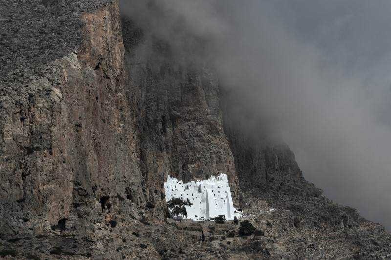 Mονή Παναγίας Χοζοβιώτισσας στην Αμοργό: «Κρεμασμένη» από τον γκρεμό (φωτο)