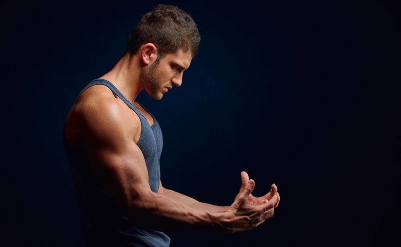 Δύο άνδρες «κονταροχτυπιούνται» για το ποιος έχει το μεγαλύτερο (μαντέψτε τι) στον πλανήτη (φωτό)