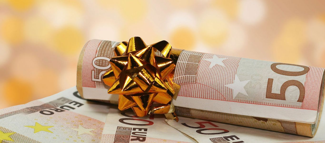 Δίνεται δώρο Χριστουγέννων: Ποιοι το δικαιούνται και πόσα χρήματα θα πάρουν