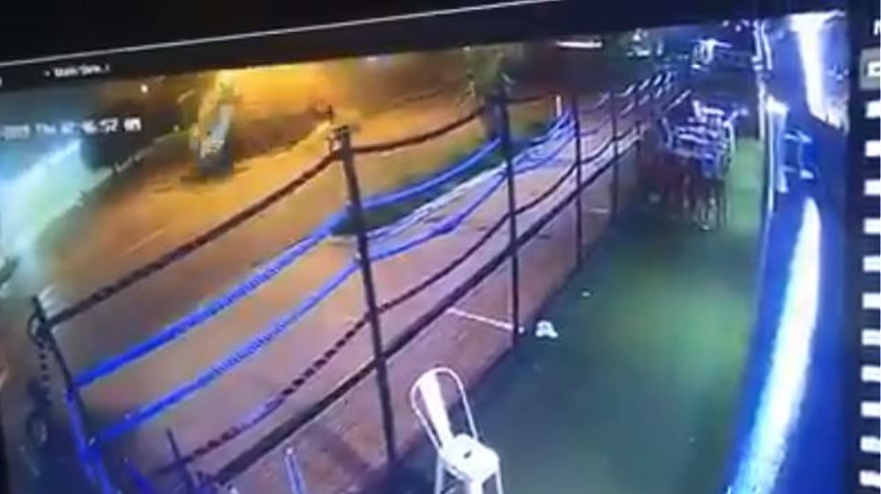 Επαγγελματίας μποξέρ «εκτοξεύτηκε» από τη Ferrari του όσο έκανε τούμπες – Τραυματίστηκε στο πρόσωπο (βίντεο)