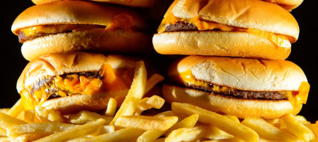 Πώς καις το γρήγορο φαγητό ενώ είσαι ξαπλωμένος