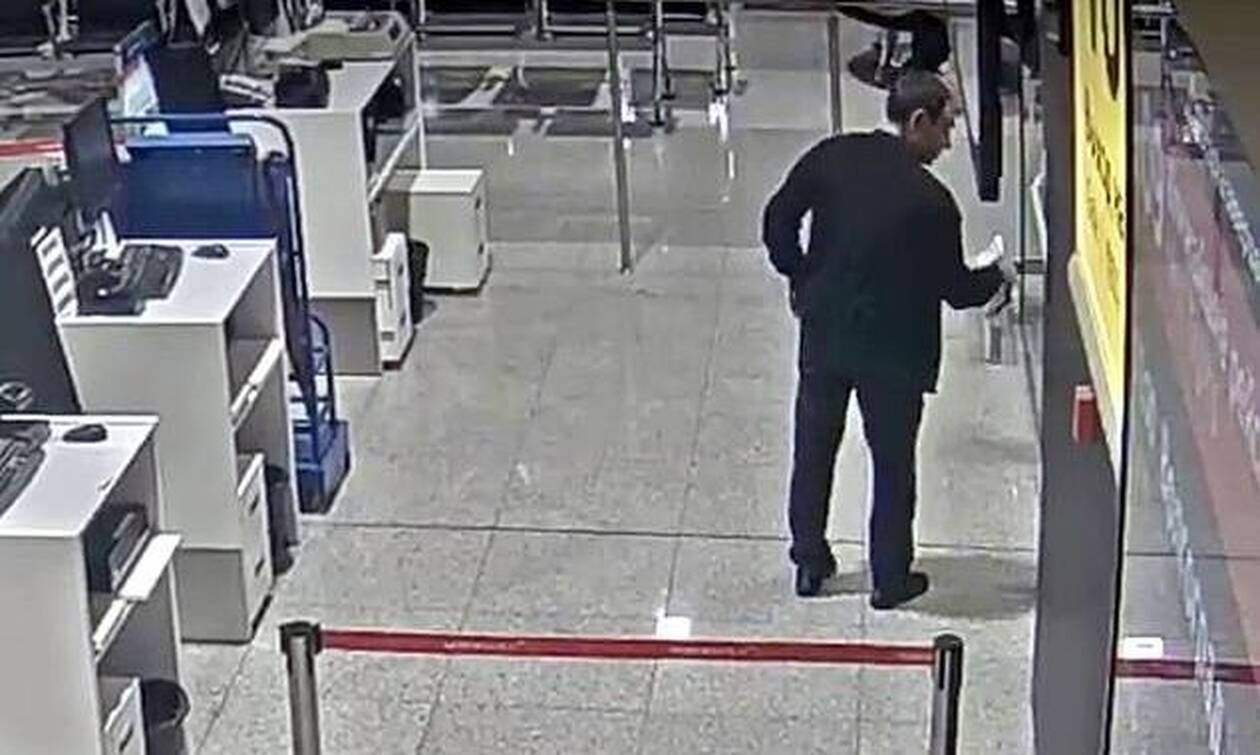 Έκανε «γυαλιά – καρφιά» το αεροδρόμιο επειδή έχασε την πτήση του (φώτο)