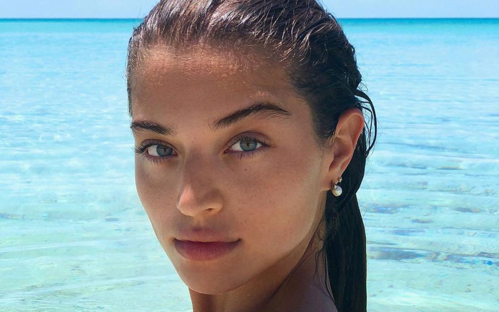 Daniela Lopez Osorio: Σε τόπλες φωτογραφίες στην θάλασσα (φωτο)