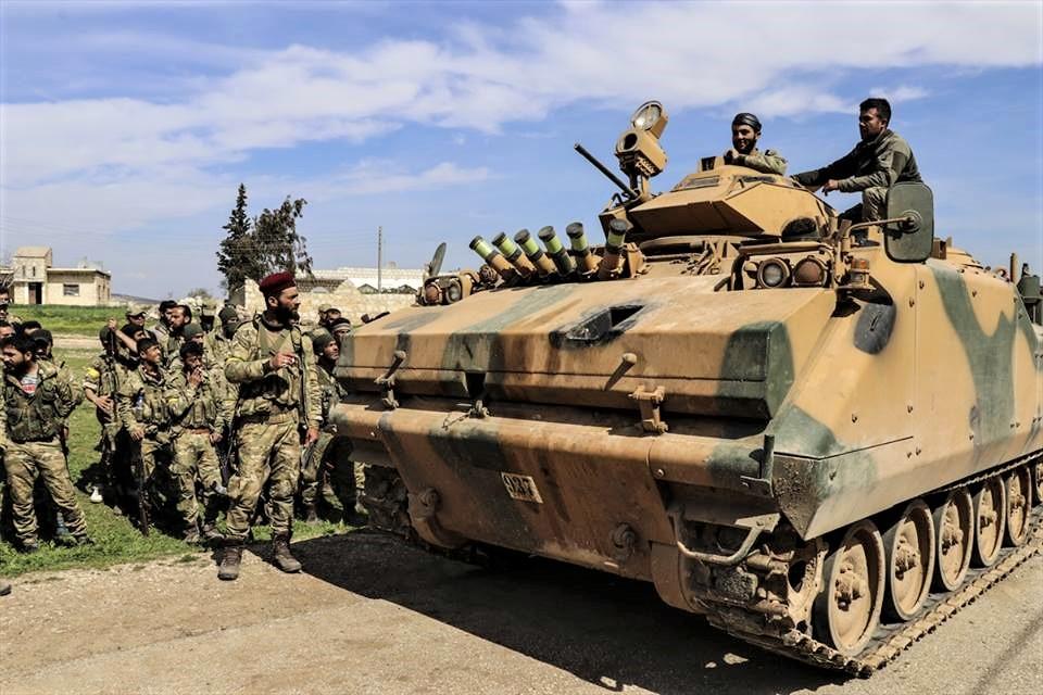 Ισλαμιστές οδηγούν τεθωρακισμένα Οχήματα «ACV-15 AAPC» της 1ης Τουρκικής Στρατιάς (φώτο)