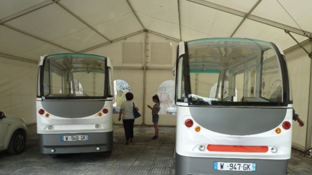 Επίδειξη τεχνολογίας από το Τόκιο: Αυτόματα λεωφορεία χωρίς οδηγούς κάνουν την εμφάνισή τους