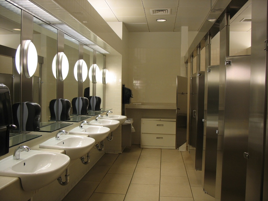 Πώς να χρησιμοποιήσετε τις δημόσιες τουαλέτες με ασφάλεια