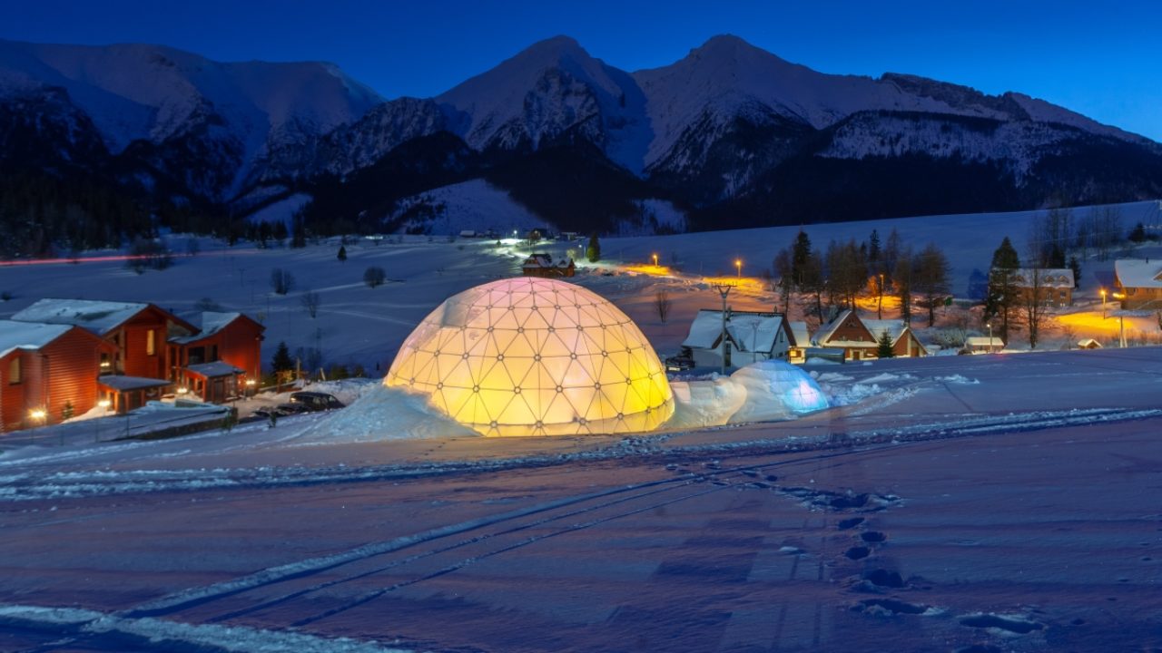 Το «βορειότερο ξενοδοχείο στον κόσμο» έχει φορητά… ιγκλού (φωτό)