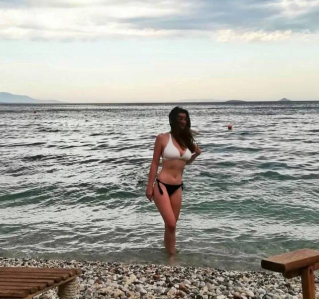 Αντέχεις; Η πιο πληθωρική και χυμώδης Ελληνίδα «ξαναχτυπά»…(φωτο)