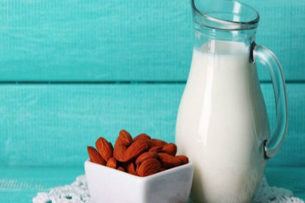 Γάλα αμυγδάλου: Ιδιότητες και οφέλη που ούτε καν φανταζόσουν ότι είχε