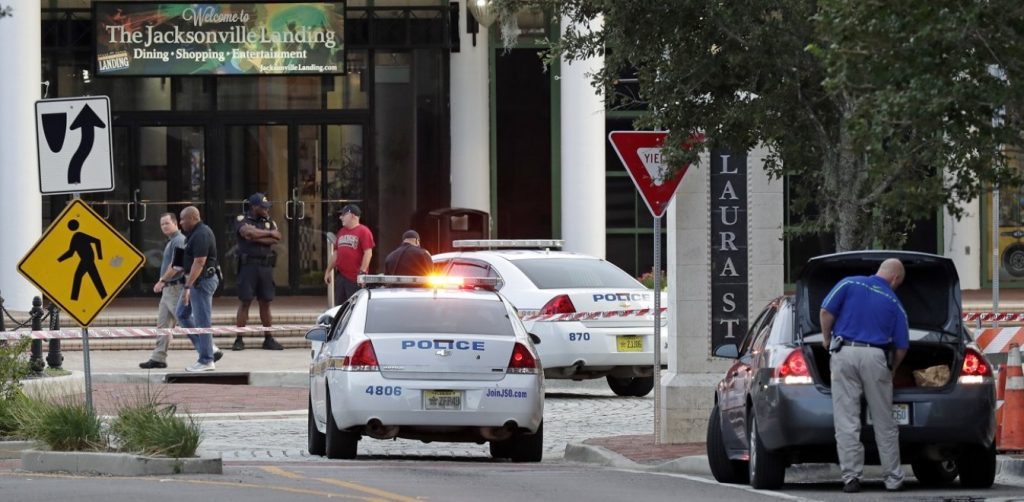 Μόλις είδε αυτό το αμάξι έσπασε το παράθυρο και πήρε την αστυνομία – Ο περαστικός που έγινε ήρωας (βίντεο)