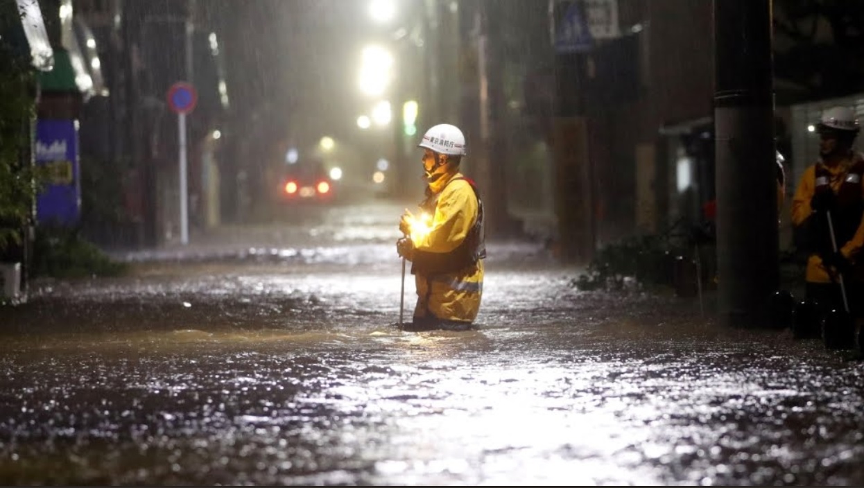 Ιαπωνία: Ανυπολόγιστες καταστροφές από τον τυφώνα Χαγκίμπις – Τουλάχιστον 14 οι νεκροί (βίντεο-φωτο)