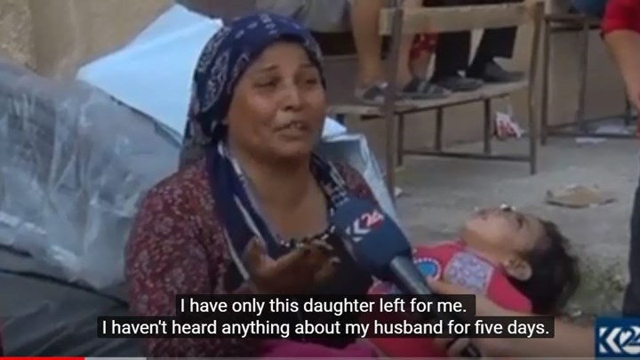 Συρία: Μητέρα κρατά στην αγκαλιά της το ετοιμοθάνατο παιδί της και ξεσπά (βίντεο)