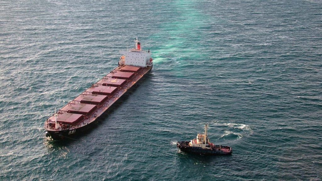 Τυφώνας στην Ιαπωνία: Βυθίστηκε εμπορικό πλοίο με 12μελές πλήρωμα- Αναφορά για 5 νεκρούς
