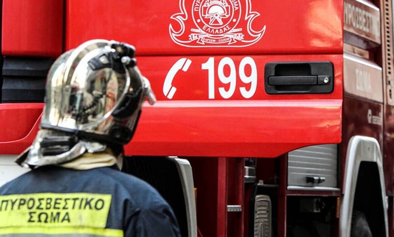 Κορωπί: Μεγάλη φωτιά σε εταιρεία στη λεωφόρο Βάρης – Κλειστό το ρεύμα από Κορωπί προς Βάρη