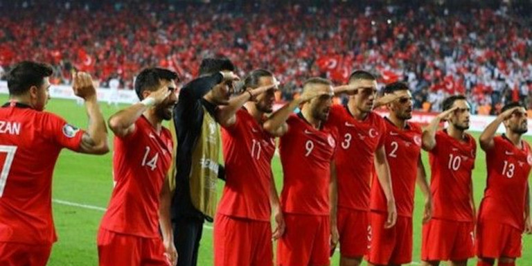 Παγκόσμια οργή με τον στρατιωτικό χαιρετισμό των ποδοσφαιριστών της εθνικής Τουρκίας (φώτο)