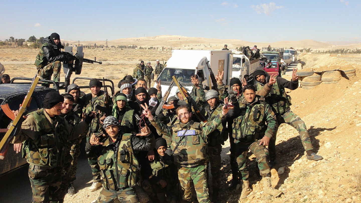 Αγώνας δρόμου για να σωθεί τουλάχιστον η Ράκα: Συριακό κομβόι προσεγγίζει συνοδεία Κούρδων την στρατηγική πόλη