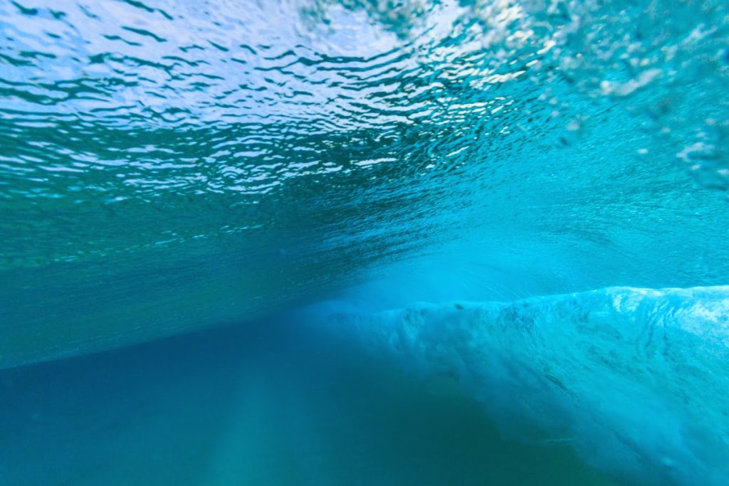 Έχετε αναρωτηθεί πόσο βαθύς είναι ο ωκεανός στην πραγματικότητα – Θα εκπλαγείτε (βίντεο)