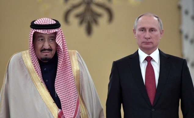Ο βασιλιάς Σαλμάν της Σαουδικής Αραβίας χάρισε ένα αετό στον Πούτιν, μόνο που συνέβη κάτι το απρόοπτο