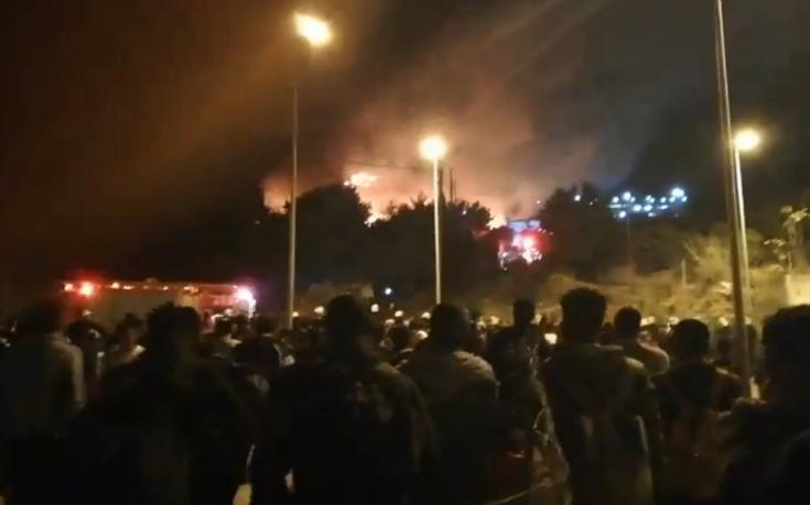 Φωτιά & εκρήξεις στο κέντρο αλλοδαπών της Σάμου – Σπεύδουν ισχυρές πυροσβεστικές δυνάμεις