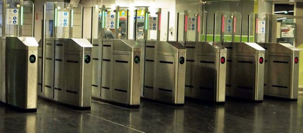 Στα «ύψη» τα έσοδα σε μετρό και ηλεκτρικό μετά τις κλειστές πύλες εισόδου-εξόδου