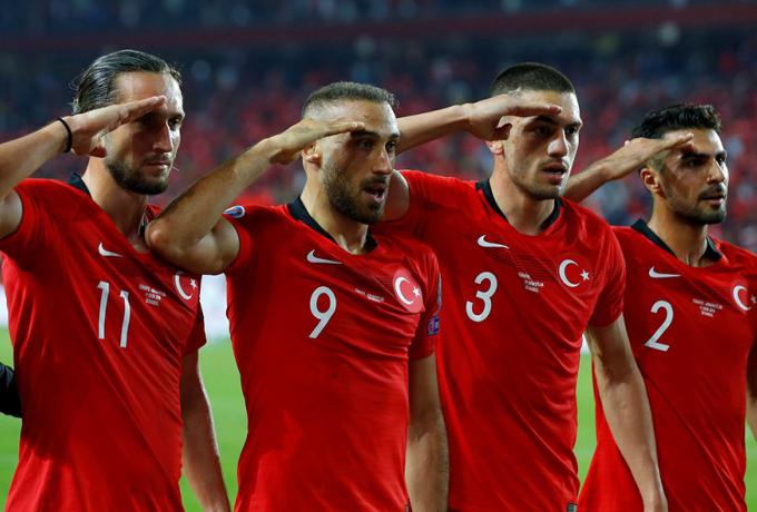 Η πολιτική του… no politica!