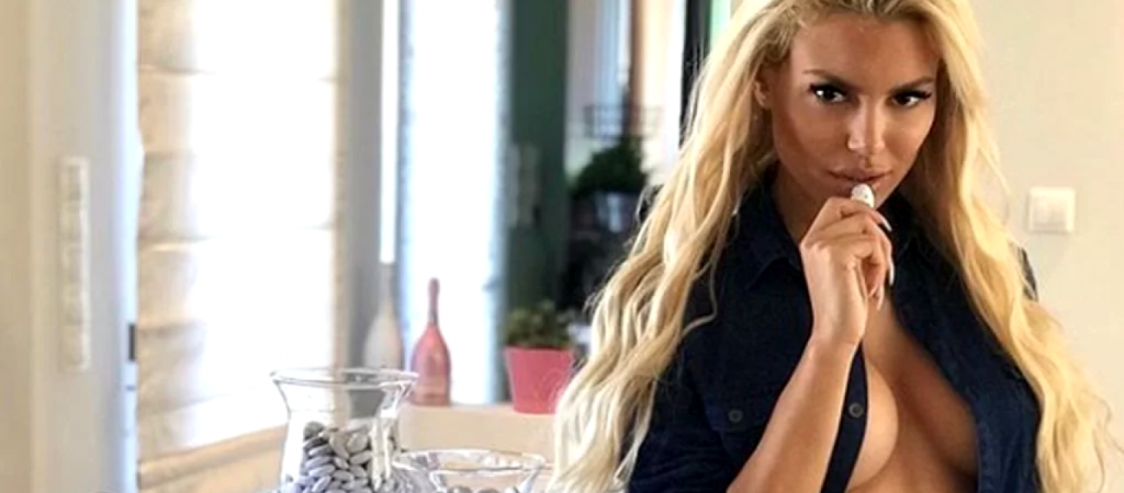 Κάτι… φάνηκε: Η Αλεξάνδρα Παναγιώταρου χωρίς καθόλου ρούχα