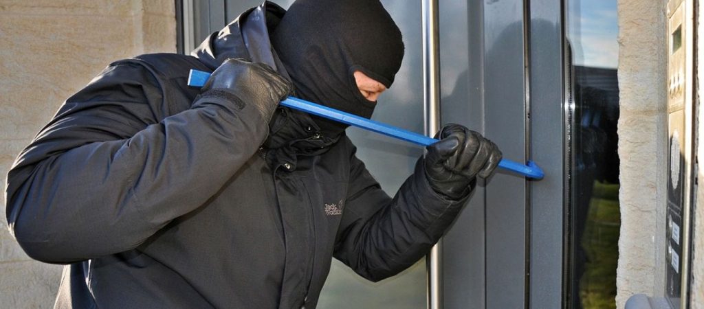 Πρώην διαρρήκτης μας συμβουλεύει πως να προστατεύσουμε το σπίτι μας